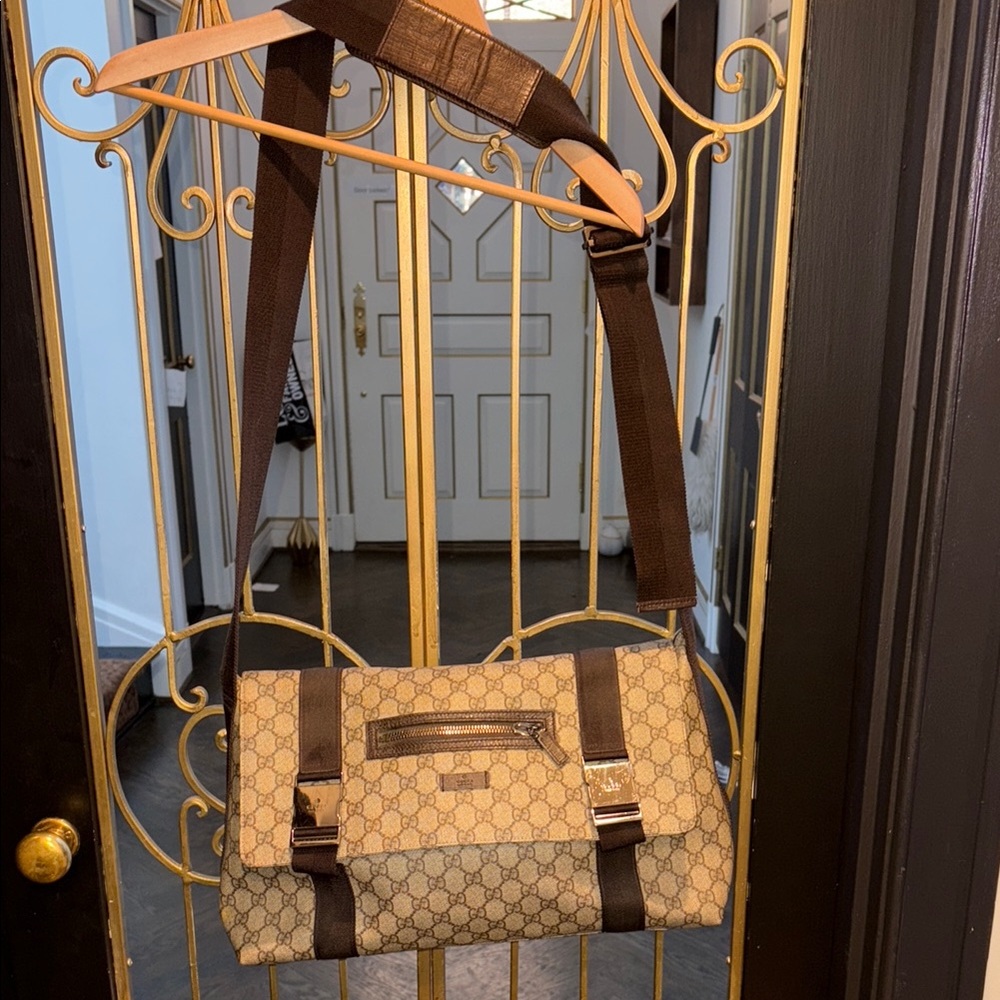 Designer Gucci diaper messenger  Crossbody Bag gg leather canvas Italy